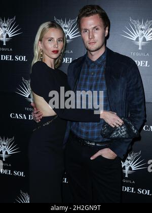 Los Angeles, United States. 21st Oct, 2021. LOS ANGELES, CALIFORNIA, USA - OCTOBER 21: Socialite Tessa June Grafin von Walderdorff Hilton and husband Barron Hilton II arrive at Brian Bowen Smith's Drivebys Book Launch And Gallery Viewing Presented By Casa Del Sol Tequila held at 8175 Melrose Ave on October 21, 2021 in Los Angeles, California, United States. (Photo by Xavier Collin/Image Press Agency) Credit: Image Press Agency/Alamy Live News Stock Photo