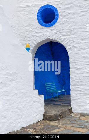 Portmeirion village, Gwynedd, North Wales bench seat in alcove - tourist village designed & built by Sir Clough Williams-Ellis between 1925-1975 Stock Photo