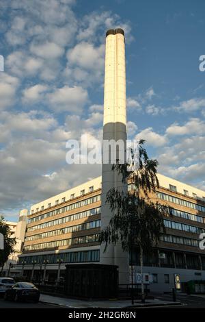 Brunswick Chimney, Herbrand Street and Coram Street. Now disused, the chimney was built for the boiler room that supplied heating. Stock Photo