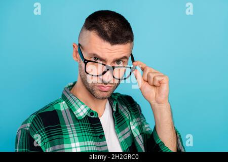 Photo portrait young man in glasses got doubt suspicious isolated pastel blue color background Stock Photo