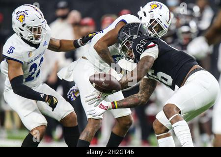 October 21, 2021: UNLV Rebels wide receiver Marcus Phillips Jr. (86) drops a pass during the NCAA football game featuring the San Jose State Spartans and the UNLV Rebels at Allegiant Stadium in Las Vegas, NV. The San Jose State Spartans defeated the UNLV Rebels 27 to 20. Christopher Trim/CSM. Stock Photo