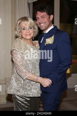 Milan, Italy. 22nd Oct, 2021. Milan, Italy Daniela Javarone with her husband Mario Girardi celebrate their golden wedding at the Principe di Savoia hotel with relatives and historical friends In the picture: Daniela Javarone, Raffaello Tonon Credit: Independent Photo Agency/Alamy Live News Stock Photo