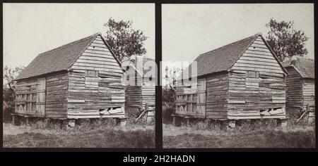 Timber barn on brick stilts, Sussex, 1913. Stereoscopic view showing a timber barn on brick stilts, somewhere in East or West Sussex. Stock Photo