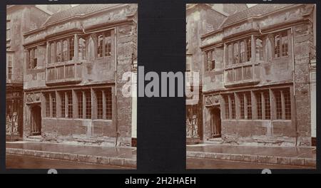 Tribunal House, High Street, Glastonbury, Mendip, Somerset, 1913. Stereoscopic view showing the front elevation of the Tribunal. Stock Photo
