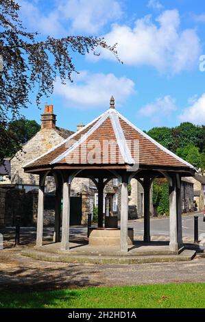 Village well on the corner of Fennel Street, Ashford-in-the-Water, Derbyshire, England, UK, Western Europe. Stock Photo