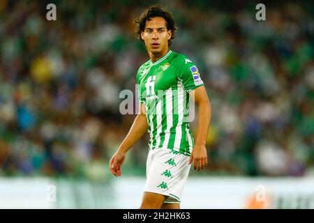 Diego Lainez of Real Betis during the UEFA Europa League match between Real  Betis and Ferencvaros TC played at Benito Villamarin Stadium on November  25, 2021 in Sevilla, Spain. (Photo by Antonio