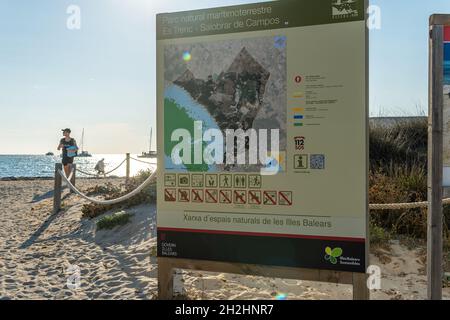 Es Trenc, Spain; october 07 2021: Welcome sign to the natural park Es Trenc Salobrar de Campos, written in Catalan language. Island of Mallorca, Spain Stock Photo