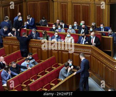 KYIV, UKRAINE - OCTOBER 22, 2021 - Cabinet ministers attend an 'hour of questions to the government' during a regular Friday sitting of the Ukrainian Stock Photo