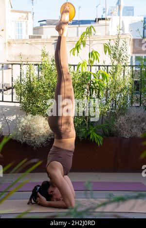 Beautiful young woman practicing yoga outdoors. healthy lifestyle concept Stock Photo