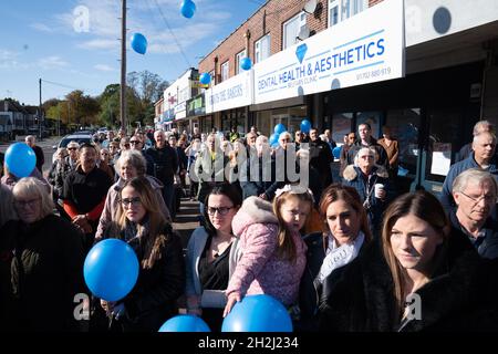 Shopkeepers and local residents release balloons as they gather to observe a two-minute silence in memory of MP Sir David Amess in Eastwood Road North in Leigh-on-Sea, Essex. Ali Harbi Ali is appearing in the dock at the Old Bailey in London charged with the terrorism-related murder of the Southend West MP. Picture date: Friday October 22, 2021. Stock Photo