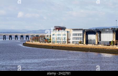 Dundee, Tayside, Scotland, UK. 22nd Oct, 2021. UK Weather: Warm Autumn sunshine across North East Scotland with temperatures reaching 12°C. Autumn landscape showing a breathtaking view of the Dundee waterfront observed from the Tay road bridge. Credit: Dundee Photographics/Alamy Live News Stock Photo