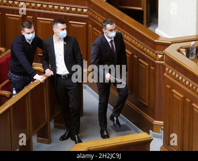 Non Exclusive: KYIV, UKRAINE - OCTOBER 22, 2021 - Minister of Health of Ukraine Viktor Liashko (R) attends an 'hour of questions to the government' he Stock Photo