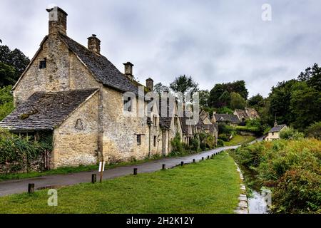 The picturesque weavers cottages at Arlington Row in the Cotswolds village of Bibury in Gloucestershire, England. Stock Photo