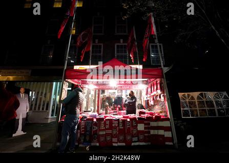 A street vendor sells merchandise ahead of the Premier League match at the Emirates Stadium, London. Picture date: Friday October 22, 2021. Stock Photo