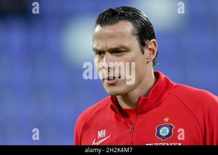 Aue, Germany. 22nd Oct, 2021. Football: 2. Bundesliga, Matchday 11, FC Erzgebirge Aue - FC Ingolstadt 04 at Erzgebirgsstadion in Aue. Aue's team manager Marc Hensel in the stadium. Credit: Hendrik Schmidt/dpa-Zentralbild/dpa - IMPORTANT NOTE: In accordance with the regulations of the DFL Deutsche Fußball Liga and/or the DFB Deutscher Fußball-Bund, it is prohibited to use or have used photographs taken in the stadium and/or of the match in the form of sequence pictures and/or video-like photo series./dpa/Alamy Live News