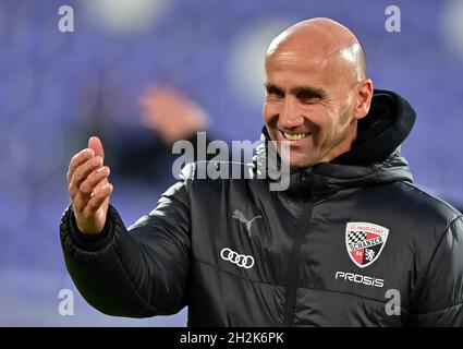 Aue, Germany. 22nd Oct, 2021. Football: 2. Bundesliga, Matchday 11, FC Erzgebirge Aue - FC Ingolstadt 04 at Erzgebirgsstadion in Aue. Ingolstadt coach André Schubert in the stadium. Credit: Hendrik Schmidt/dpa-Zentralbild/dpa - IMPORTANT NOTE: In accordance with the regulations of the DFL Deutsche Fußball Liga and/or the DFB Deutscher Fußball-Bund, it is prohibited to use or have used photographs taken in the stadium and/or of the match in the form of sequence pictures and/or video-like photo series./dpa/Alamy Live News