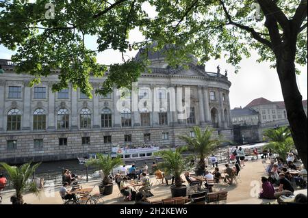 Strandbar, beach bar at the Museumsinsel, Museum Island at the river Spree, Mitte, Berlin, Germany, Europe Stock Photo