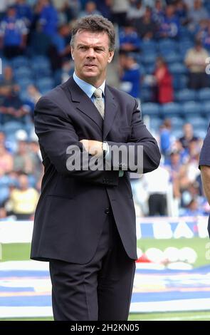 PORTSMOUTH V VILLA  VILLA MANAGER DAVID O'LEARY 16-08-03  PIC MIKE WALKER, 2003 Stock Photo