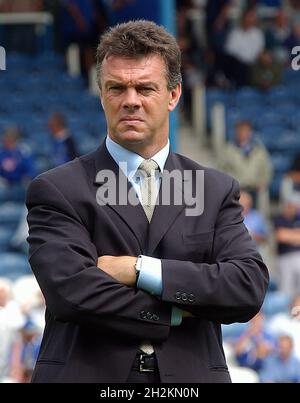 PORTSMOUTH V VILLA  VILLA MANAGER DAVID O'LEARY  PIC MIKE WALKER, 2003 Stock Photo