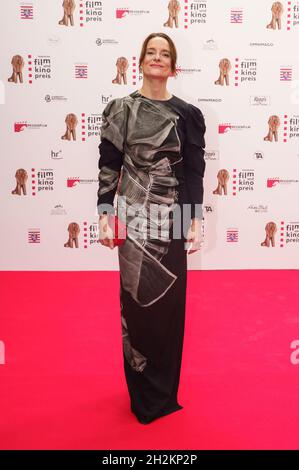 Hessen, Germany. 22nd Oct, 2021. 22 October 2021, Hessen, Offenbach/Main: Actress Anne Ratte-Polle stands on the red carpet before the award ceremony of the Hessian Film and Cinema Award 2021. Due to the Corona pandemic, the award ceremony will take place on a smaller scale with around 350 invited guests at the Capitol in Offenbach. Photo: Frank Rumpenhorst/dpa Credit: dpa picture alliance/Alamy Live News Stock Photo
