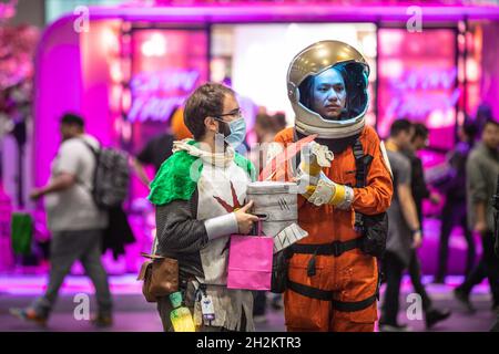 ExCel, London, UK. 22nd Oct, 2021. Fans inside the show halls. Cosplayers, fans and visitors once again descend on the ExCel London exhibition centre for MCM Comic Con. MCM London Comic Con returns 22-24 October for a celebration of Pop Culture. Credit: Imageplotter/Alamy Live News Stock Photo