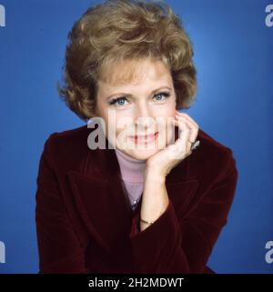 BETTY WHITE in THE MARY TYLER MOORE SHOW (1970) -Original title: MARY TYLER MOORE-, directed by PETER BALDWIN, JAMES BURROWS, ALAN RAFKIN and JAY SANDRICH. Credit: MTM ENTERPRISES / Album Stock Photo