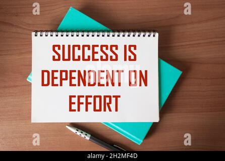 Text on notepad: Success is depends on effort. Motivational quote Stock Photo