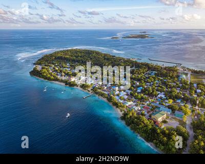 Maldives, Meemu Atoll, Mulah, Aerial view of inhabited island in Indian Ocean Stock Photo