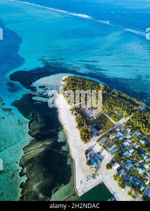 Maldives, Meemu Atoll, Veyvah, Aerial view of small inhabited island in Indian Ocean Stock Photo