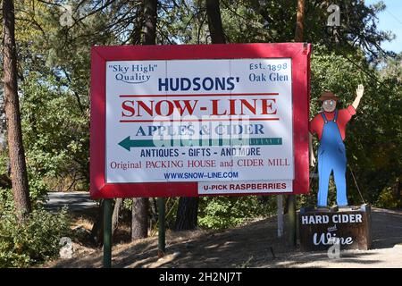 OAK GLEN, CALIFORNIA - 10 OCT 2021: Sign at Snow-Line Orchard, a family owned apple farm, winery and cidery. Stock Photo