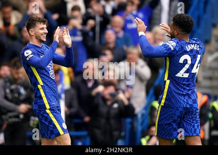 Chelsea's Mason Mount (left) celebrates scoring their side's sixth goal of the game with team-mate Reece James during the Premier League match at Stamford Bridge, London. Picture date: Saturday October 23, 2021. Stock Photo