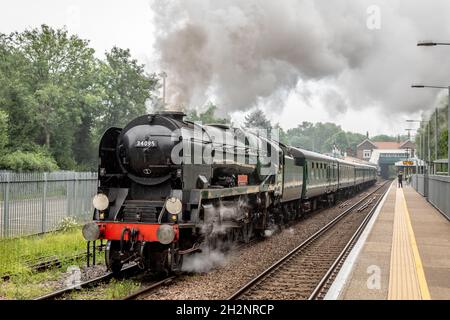 BR BoB class 4-6-2 No. 34053 'Sir Keith Park' (running as 34095 'Brentor') departs from Eridge on the Spa Valley Railway Stock Photo