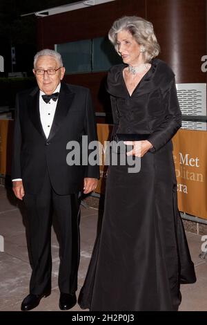 NEW YORK, NY, USA - SEPTEMBER 21, 2009: Dr. Henry Kissinger and his wife Nancy Kissinger arrive at the season opening of the Metropolitan Opera, with Stock Photo