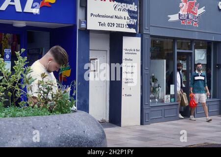 Cardiff, Wales, July 30th 2021: People are back in the city of Cardiff in Wales after lockdown enjoying the freedom of shopping in the city centre Stock Photo