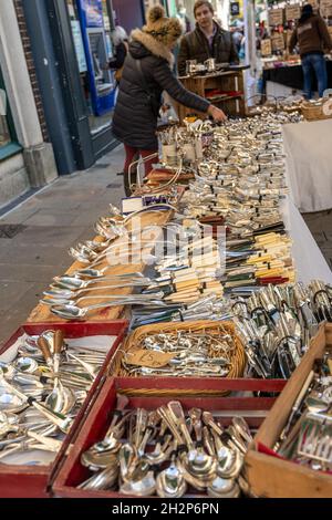 Tableware. Knife and fork. Knives and forks and spoons displayed on a cutlery market stall in Winchester, Hampshire, UK Stock Photo