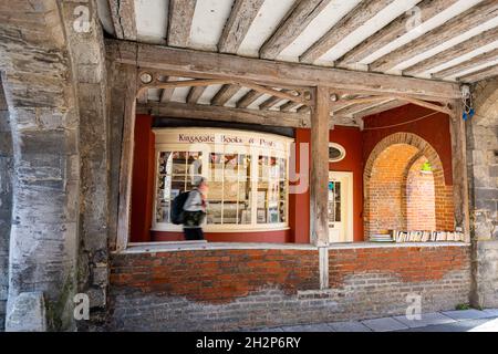 Kingsgate Bookshop in the Medieval Kingsgate in Winchester, Hampshire, UK Stock Photo