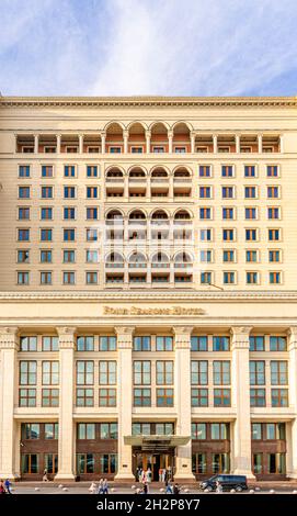 Porno suratlar portlamoqda qishloqning etuk yalangoch ayollari