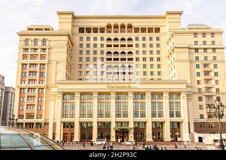 Pantiesdagi ayollar dumbalari, it uslubi, fotosuratlar Tasodifan tushib ketgan kokrak video onlayn