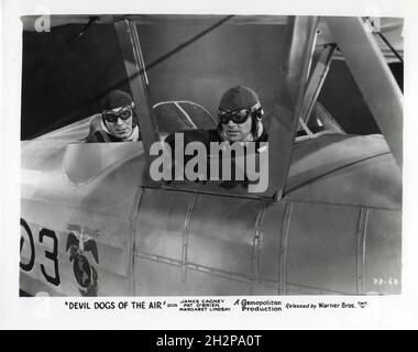 PAT O'BRIEN and JAMES CAGNEY in DEVIL DOGS OF THE AIR 1935 director LLOYD BACON based on story by John Monk Saunders costume design Orry-Kelly A Cosmopolitan Production / Warner Bros. Stock Photo