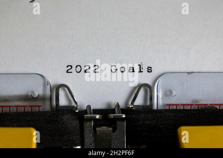 2022 Goals written on an old typewriter Stock Photo