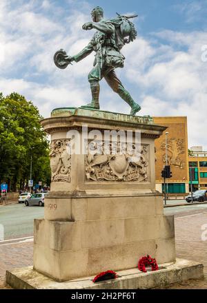 Statue, ww1 memorial, remembrance day Stock Photo - Alamy