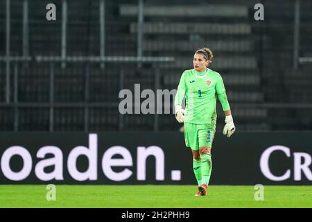 Zurich, Switzerland. 22nd Oct, 2021. Zurich, Switzerland, October 22th 2021: Goalkeepr Andrea Paraluta (1 Romania) in action during the FIFA Womens World Cup UEFA qualifiers football match between Switzerland and Romania at Letzigrund in Zurich, Switzerland. Daniela Porcelli/SPP Credit: SPP Sport Press Photo. /Alamy Live News Stock Photo