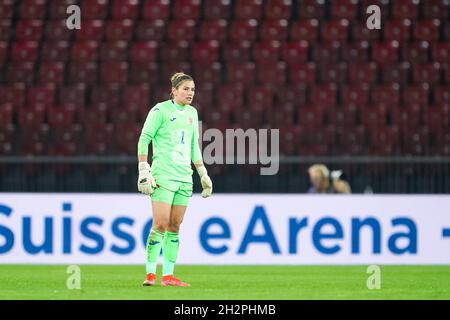 Zurich, Switzerland. 22nd Oct, 2021. Zurich, Switzerland, October 22th 2021: Goalkeepr Andrea Paraluta (1 Romania) in action during the FIFA Womens World Cup UEFA qualifiers football match between Switzerland and Romania at Letzigrund in Zurich, Switzerland. Daniela Porcelli/SPP Credit: SPP Sport Press Photo. /Alamy Live News Stock Photo