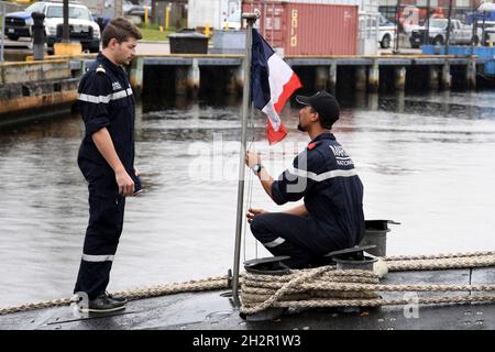 Groton, United States. 01 September, 2021. French Navy sailors with the Rubis class nuclear-powered submarine FNS Amethyste, raise their flag as they arrive for a port call to Submarine Base New London September 1, 2021 in Groton, Connecticut.  Credit: CPO Joshua Karsten/U.S. Navy/Alamy Live News Stock Photo