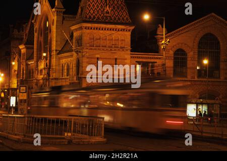 Ungarn, Budapest, Große Markthalle, Nagy Vásárcsarnok, 1894-1896 von Architekt Samuel Petz, Vámház Körút 1-3, nahe der Freiheitsbrücke, abendstimmung Stock Photo