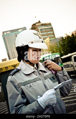 SOUTH KOREA. SEOUL. POLICEMAN IN JONGNO AVENUE Stock Photo