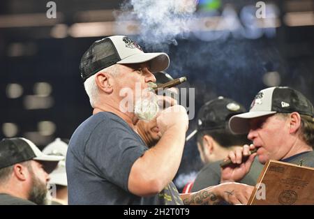 Atlanta Braves pitching coach Rick Kranitz hands out cigars after