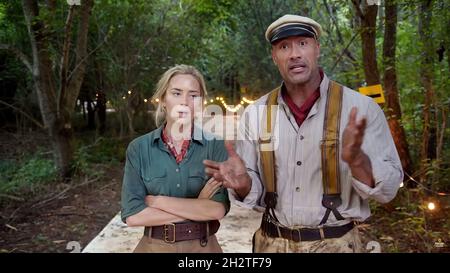 DWAYNE JOHNSON and EMILY BLUNT in JUNGLE CRUISE (2020), directed by JAUME COLLET-SERRA. Credit: Walt Disney Pictures / Zaftig Films / TSG Entertainment / Se / Album Stock Photo