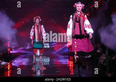 Non Exclusive: KYIV, UKRAINE - OCTOBER 22, 2021 - Models demonstrate traditional Ukrainian clothes during the Junior Fashion Week at the Kyiv Internat Stock Photo