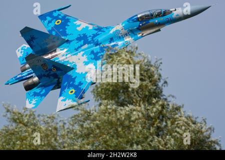 Radom, Poland - August 25, 2018: Radom Air Show - Ukrainian air force Su-27 jet flying low over the trees Stock Photo